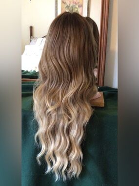 22 inch Light Brown to Blonde Ombre Wavy Synthetic Wig